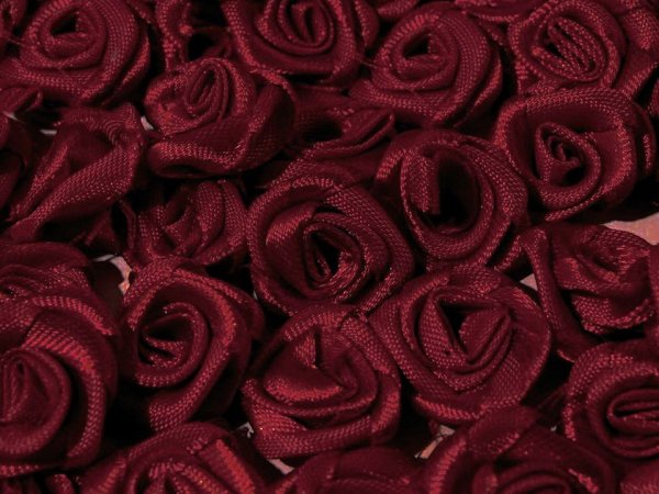 Saténová růže Ø13-15 mm 2. jakost