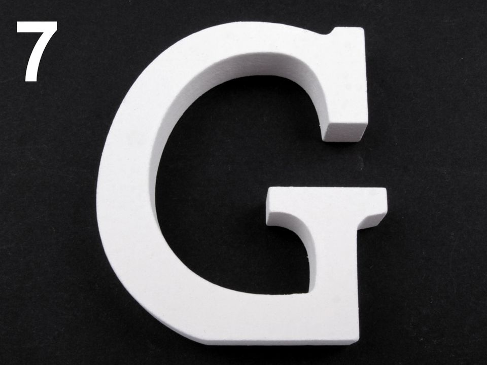 Dřevěná dekorace písmena abecedy, barva 7 "G" bílá sněžná