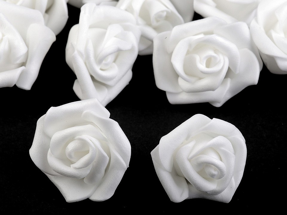 Dekorační pěnová růže Ø3-4 cm, barva 1 bílá