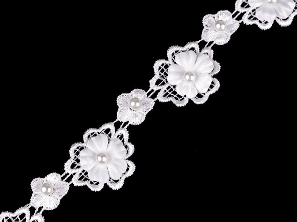 Krajka 3D květ s perlou šíře 30 mm, barva 1 Off White
