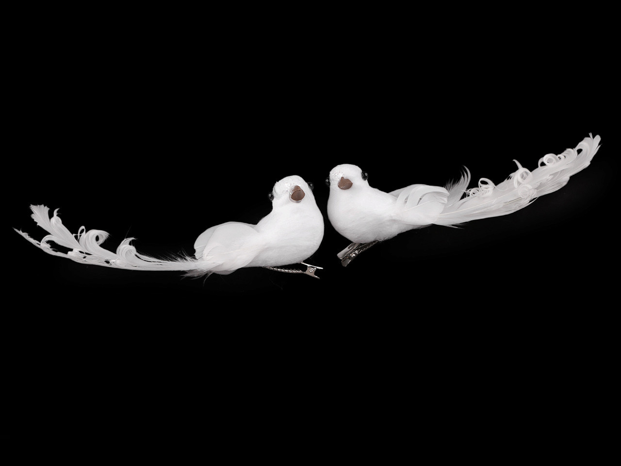 Dekorace holubice s kudrnatým peřím, s klipem, barva 2 bílá AB