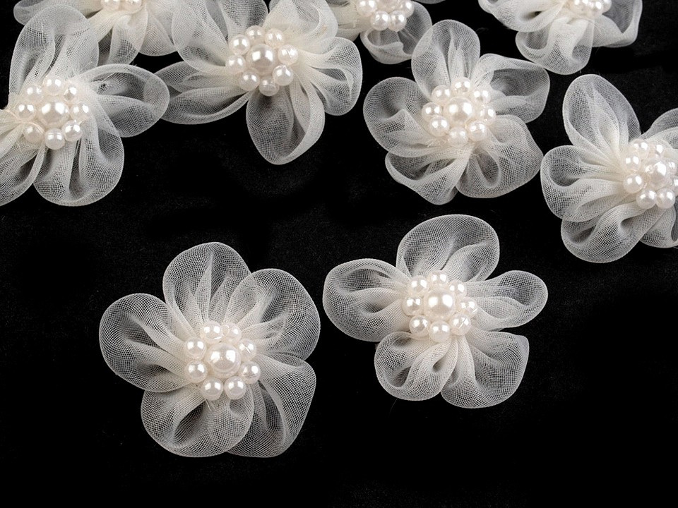 Monofilový květ Ø3-3,5 cm s perlami, barva 2 krémová světlá