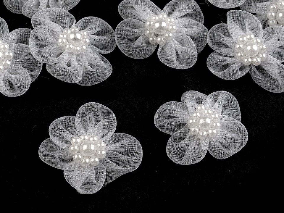 Monofilový květ Ø3-3,5 cm s perlami, barva 1 bílá