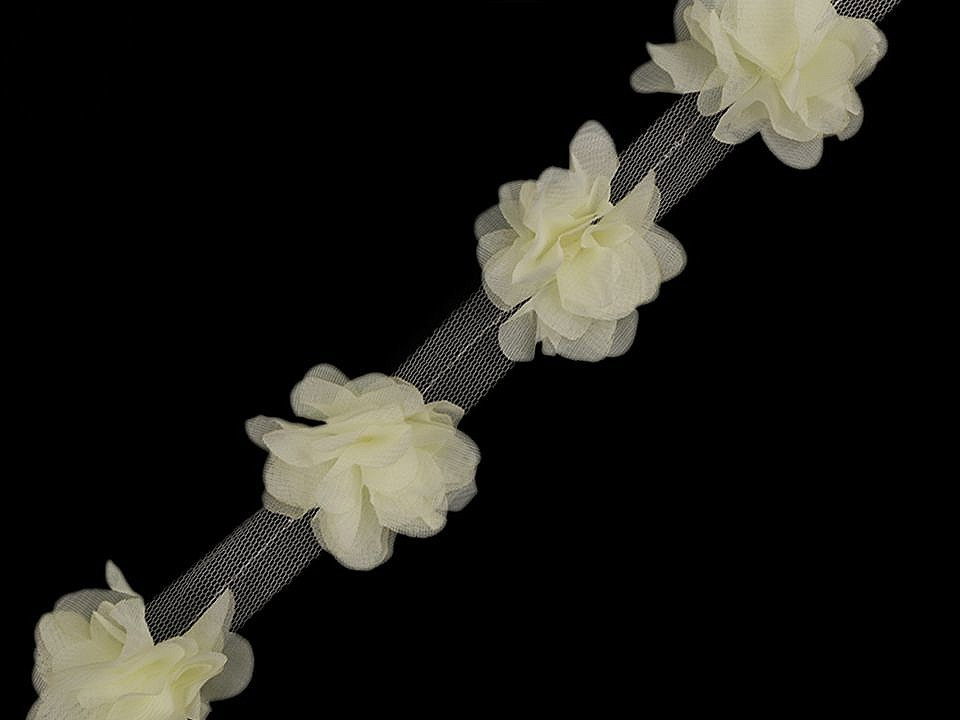 Prýmek květ na tylu šíře 60 mm, barva 2 krémová světlá