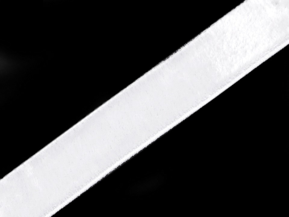 Sametová stuha šíře 9 mm, barva 1 bílá