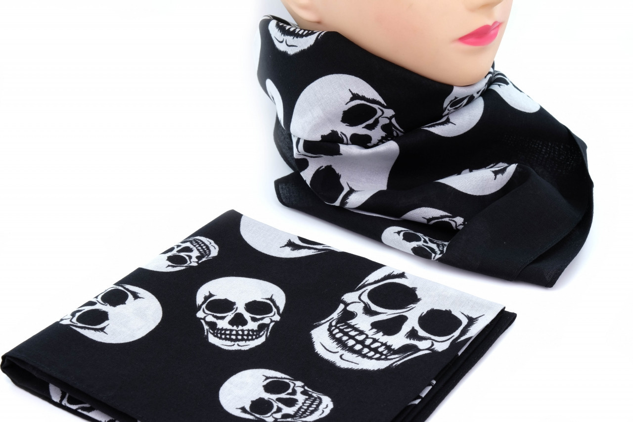 Bavlněný šátek 70x70 cm lebky, barva černá