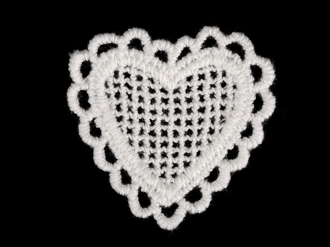 Fotografie Krajková aplikace / nášivka srdce, barva 2 bílá mléčná