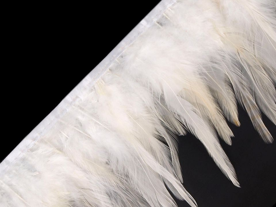 Prýmek - kohoutí peří šíře 12 cm, barva 3 bílá