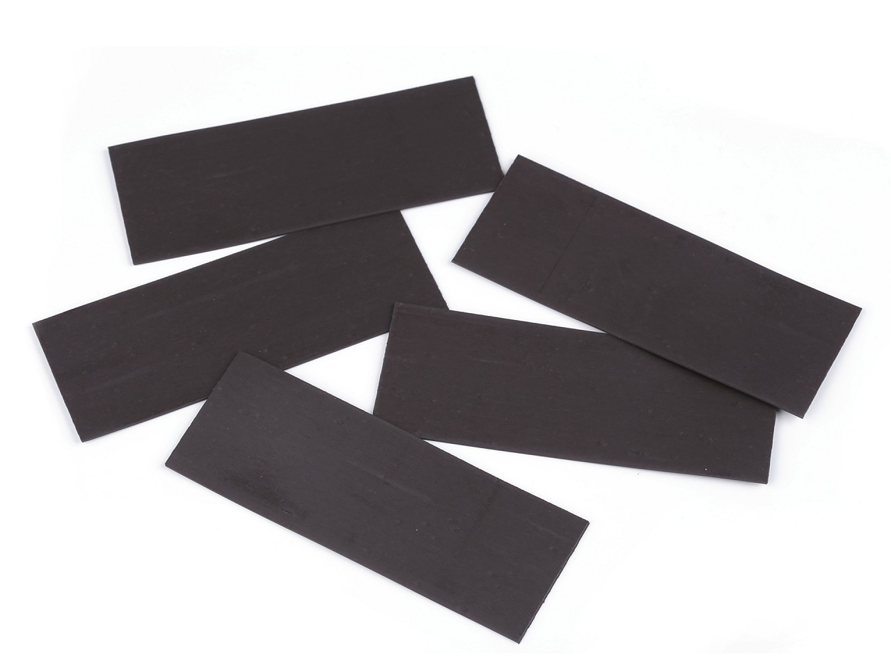 Magnetický štítek 4x10,8 cm, barva černá
