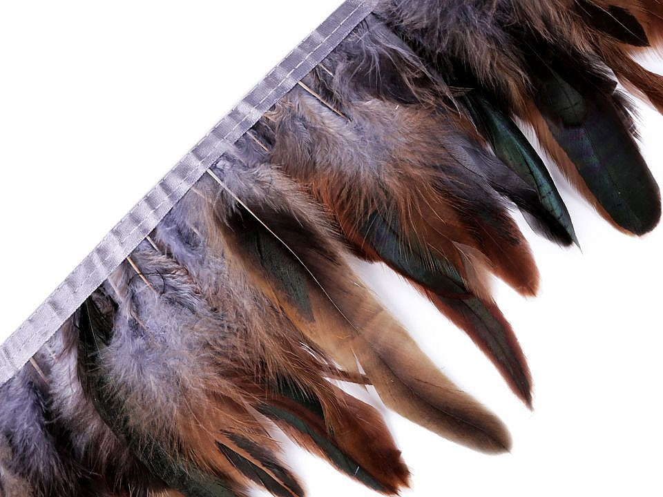 Prýmek - kohoutí peří šíře 15 - 19 cm, barva 2 šedá