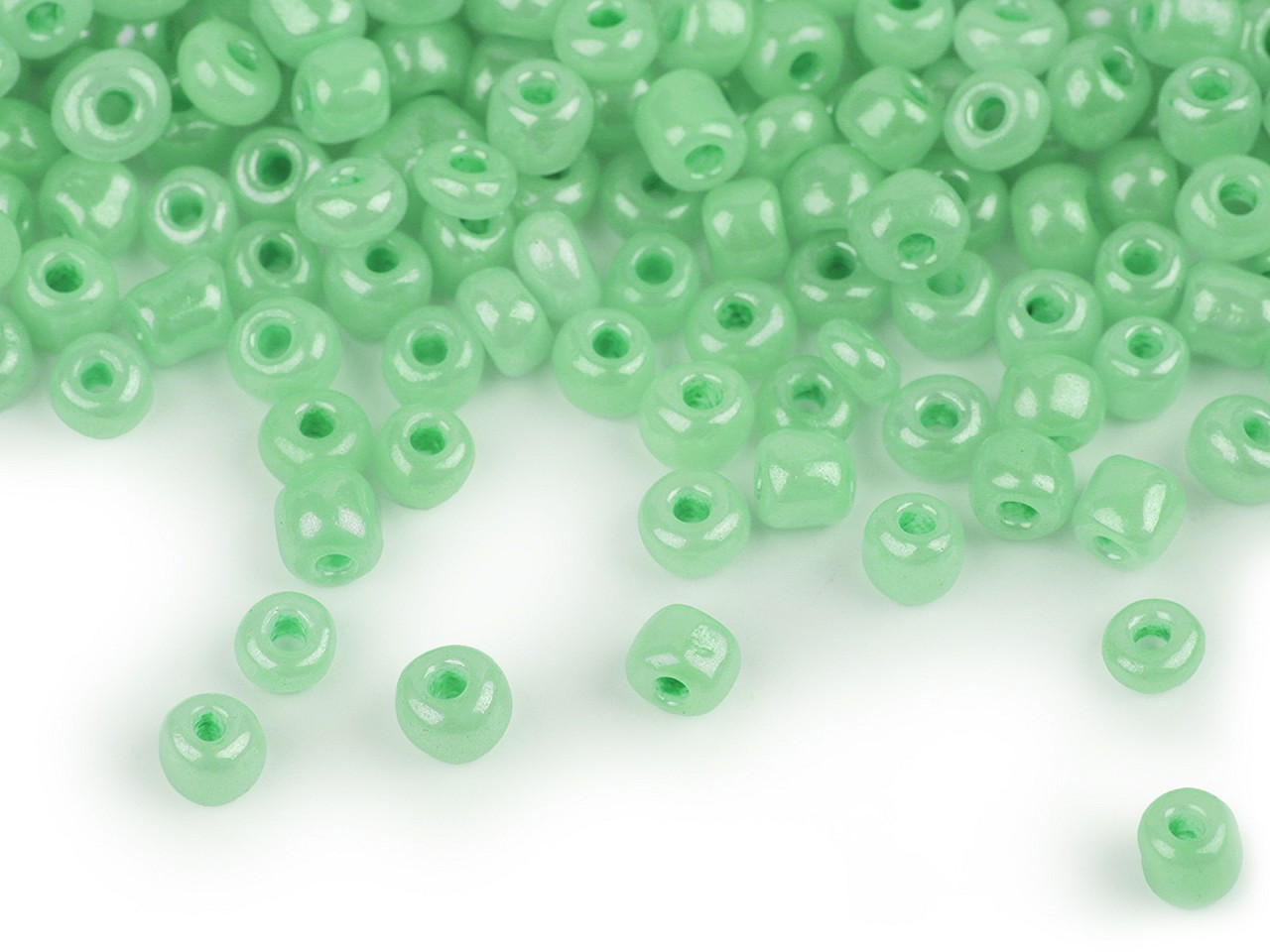 Rokajl 5/0 - 4,5 mm perleťový, neprůhledný, barva 144 zelená sv.