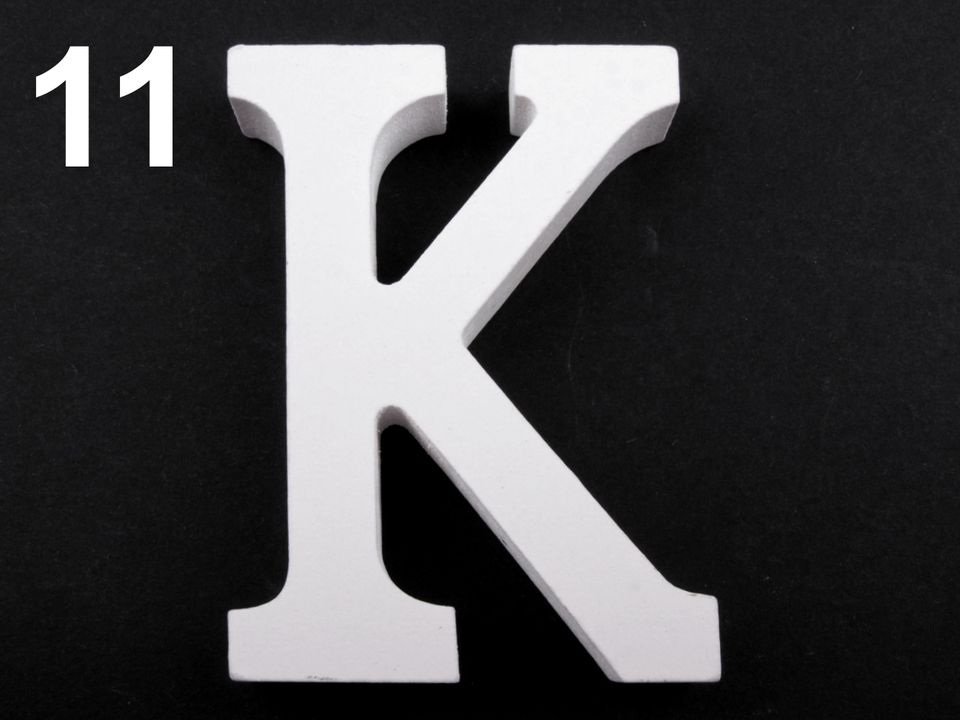 Dřevěná dekorace písmena abecedy, barva 11 "K" bílá sněžná