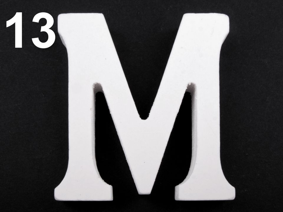 Dřevěná dekorace písmena abecedy, barva 13 "M" bílá sněžná