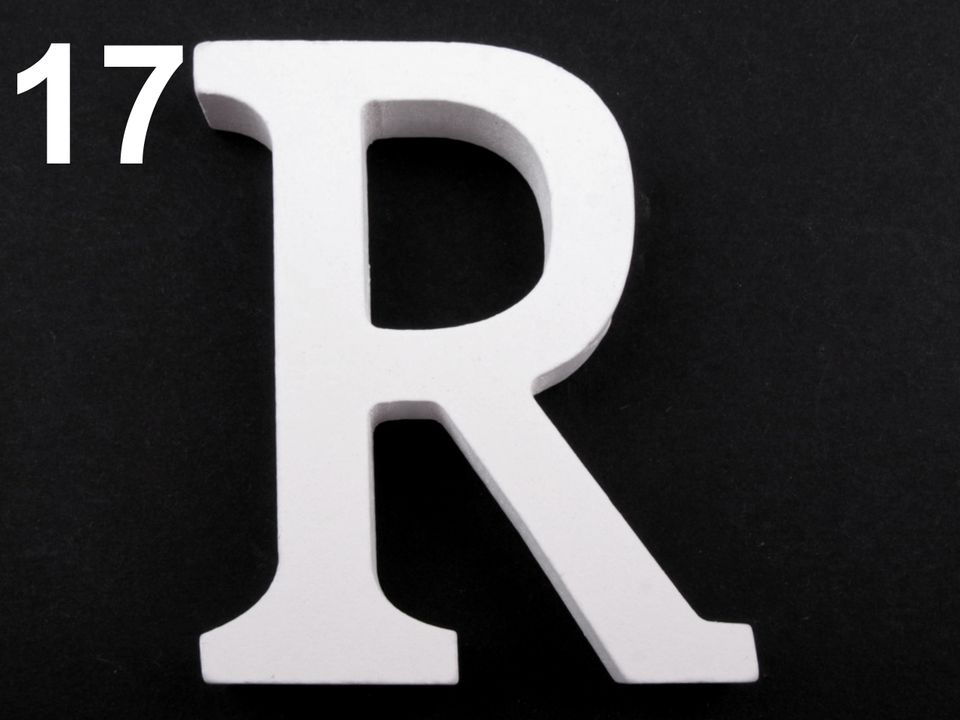Dřevěná dekorace písmena abecedy, barva 17 "R" bílá sněžná