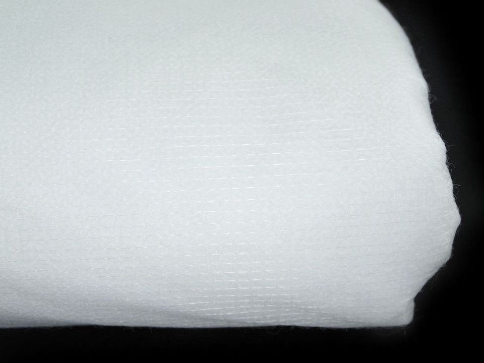 Netkaná textilie šíře 90cm nažehlovací prošitá KARINA, barva Bílá