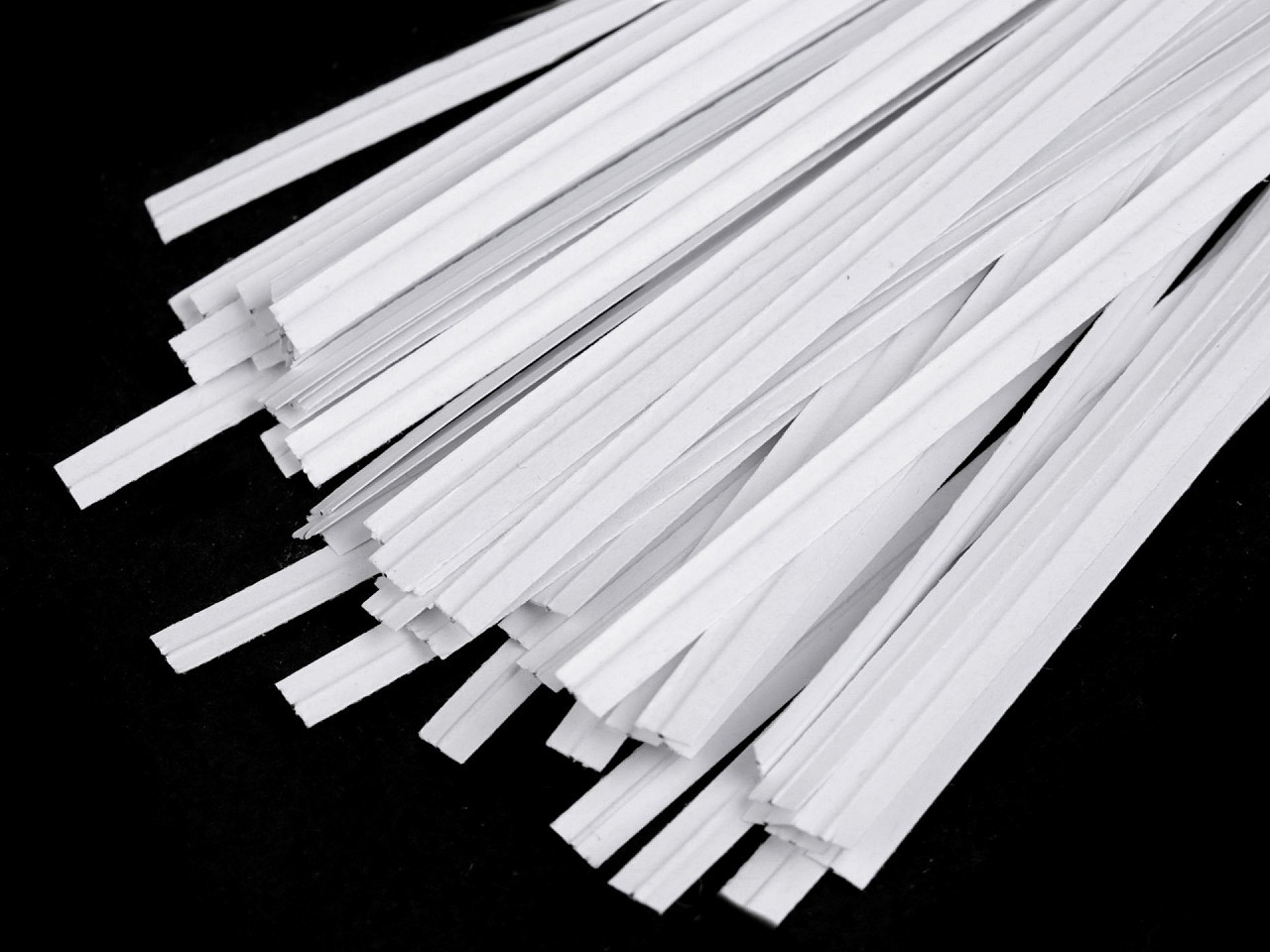 Vázací drátek v papíru délka 10 cm, barva 2 bílá