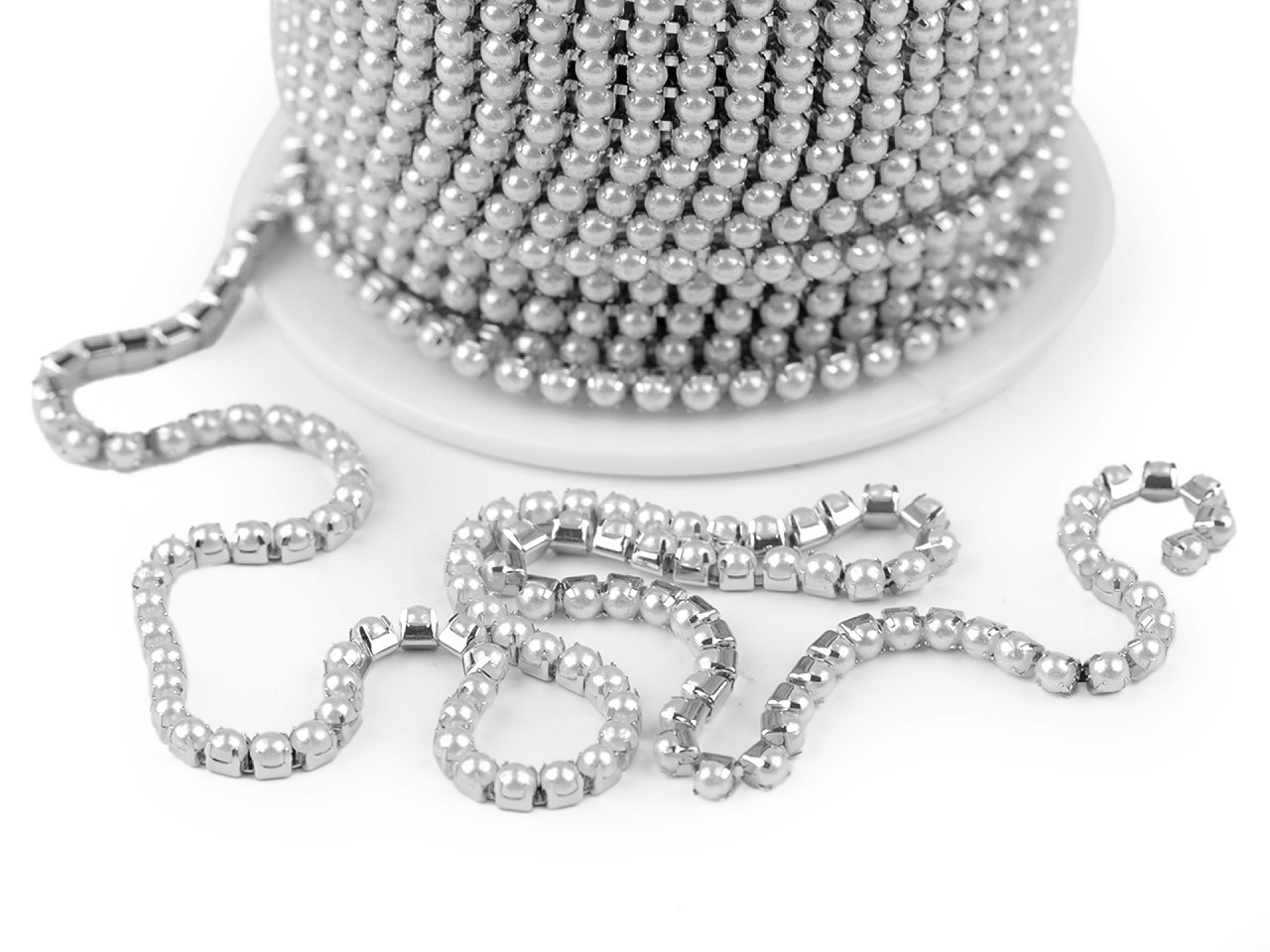 Perlový prýmek / borta šíře 2,5 mm, barva 1 perlová stříbrná