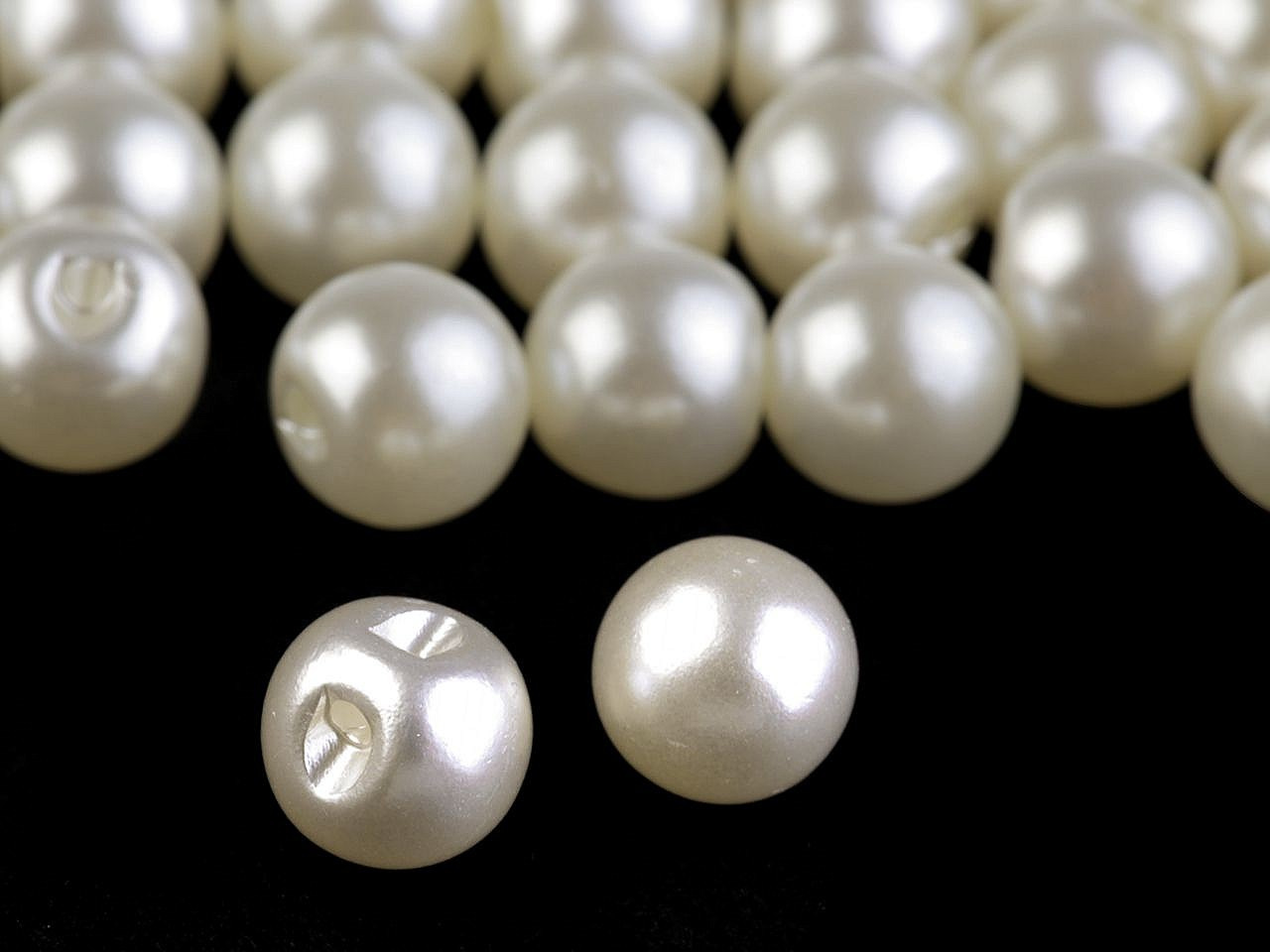 Perla k našití / knoflík Ø8 mm, barva 2 perleť krémová