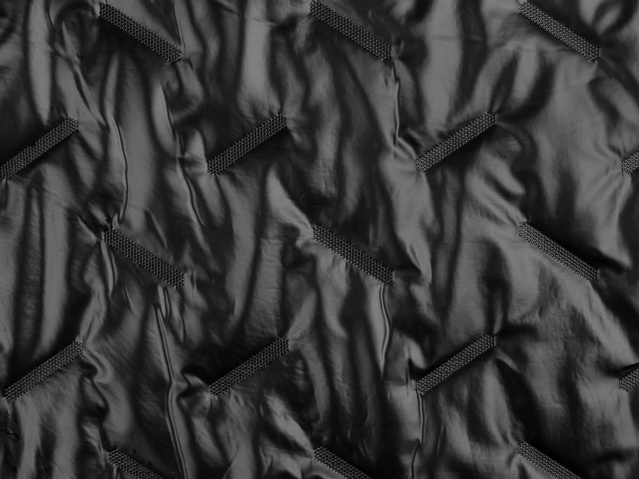 Prošívaná šusťákovina / prošev zateplená s podšívkou, barva 2 černá