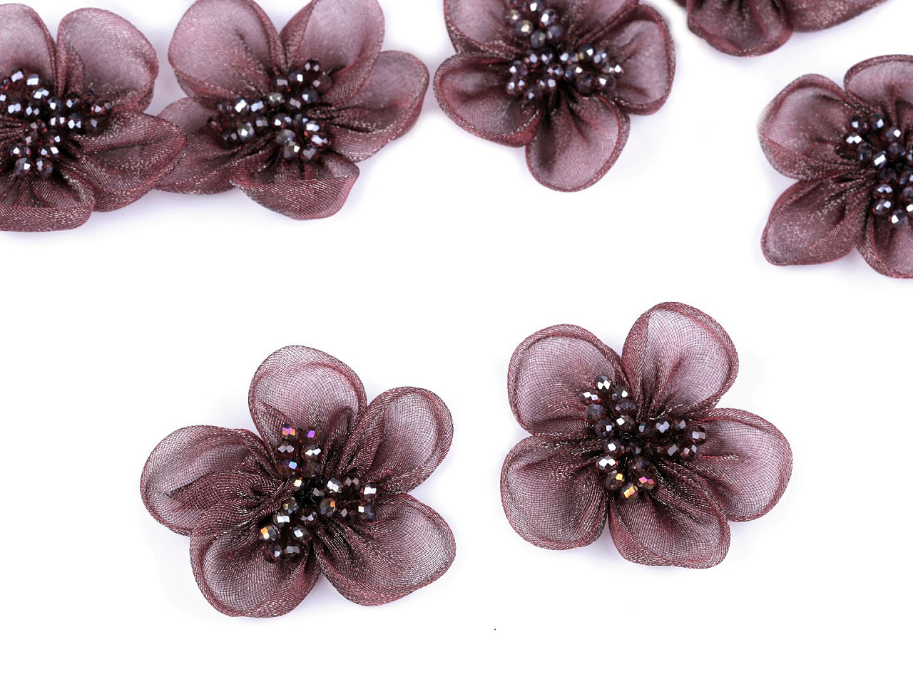 Organzový květ s broušenými korálky k našití a nalepení Ø4,5 cm, barva 6 bordó tmavá