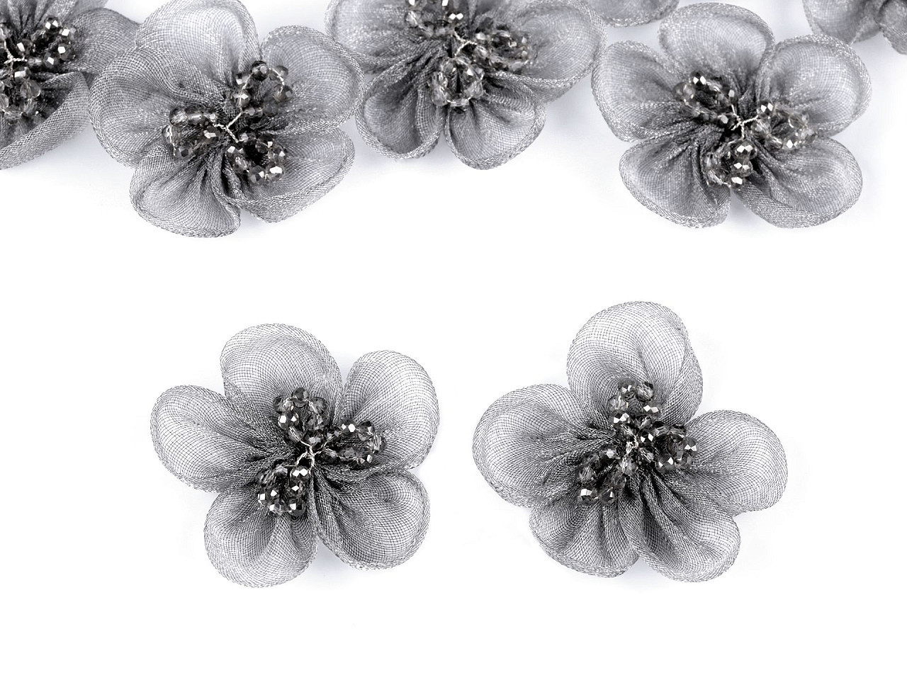 Organzový květ s broušenými korálky k našití a nalepení Ø4,5 cm, barva 4 šedá