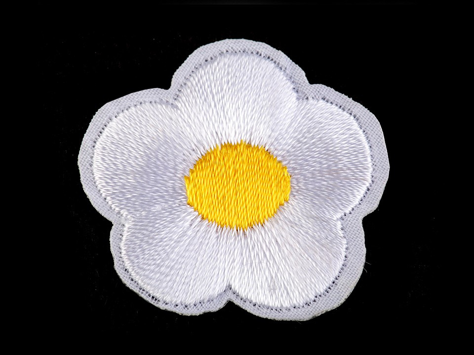 Nažehlovačka vyšívaný květ, barva 1 bílá