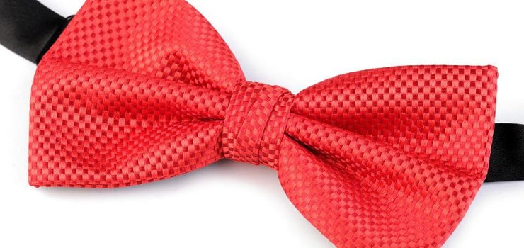 Motýlek, kravata, spona a manžetové knoflíčky jsou nedílnou součástí pánských obleků