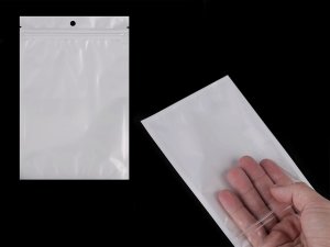 Uzavíratelný sáček se závěsem 12x18 cm jedna strana průhledná