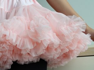 Našívací / všívací tylový volán k výrobě Tutu sukní šíře 11 cm