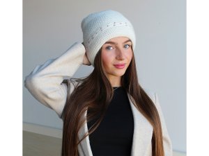 Dámská zimní čepice s perlami