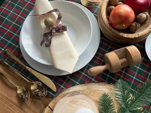 Vánoční dekorační látka / běhoun s lurexem šíře 36 cm