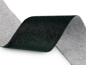 Sametová stuha na cívce ve vánočních barvách šíře 50 mm, návin 2,7 m