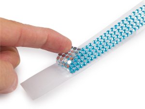 Samolepicí borta s kamínky šíře 12 mm