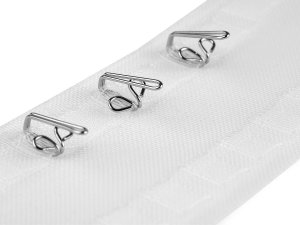 Záclonovka šíře 80 mm s poutky na kovové háčky