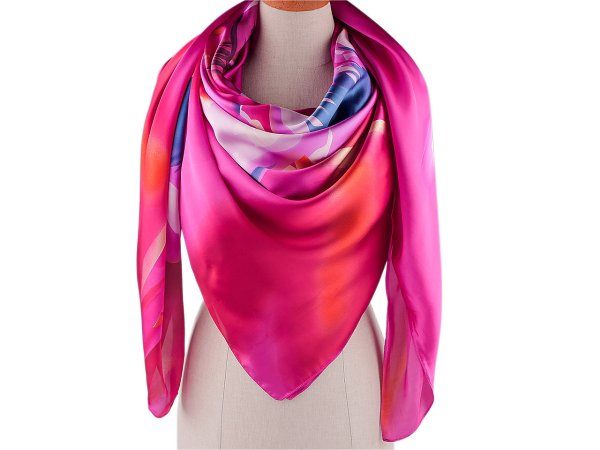 Velký saténový šátek s květy 130x135 cm