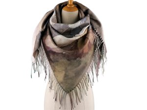 Šátek s třásněmi květy 105x105 cm