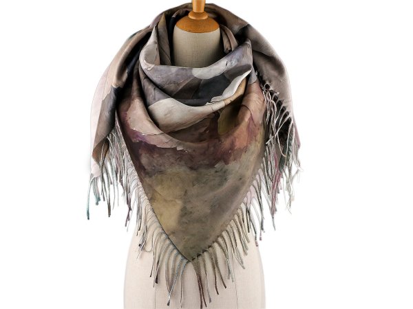 Šátek s třásněmi květy 105x105 cm