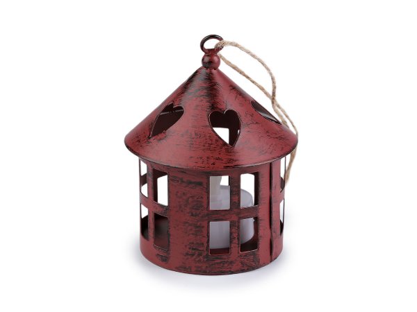 Kovová lucerna svítící k zavěšení