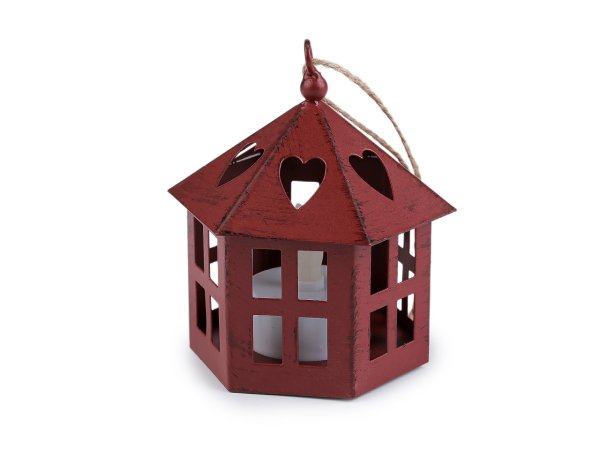 Kovová lucerna svítící k zavěšení