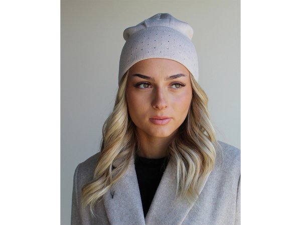 Dámská čepice s kamínky
