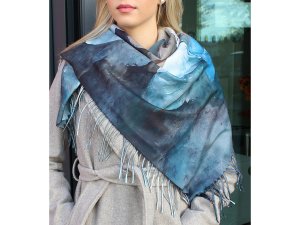 Šátek s třásněmi květy 105x105 cm