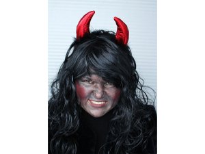 Čertovské rohy s peřím