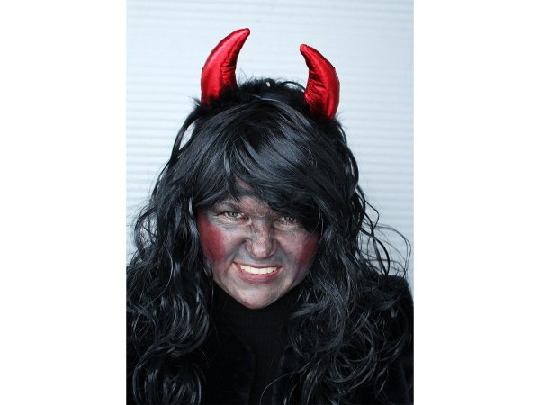 Čertovské rohy s peřím