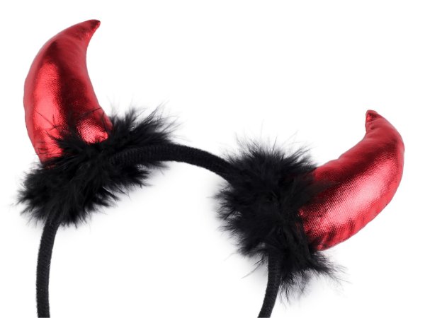 Čertovské rohy s peřím