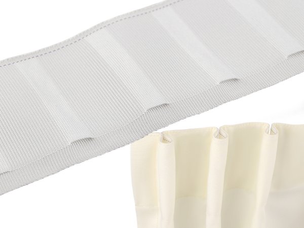 Řasící stuha na závěsy šíře 75 mm s poutky na kovové háčky