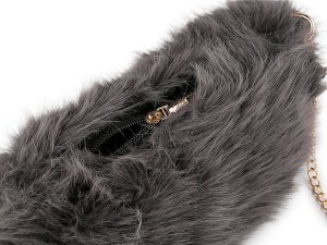 Kožešinová kabelka s kovovým řetízkem 24x19 cm