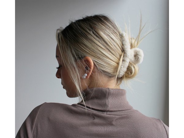 Skřipec do vlasů kožešinový s perlami