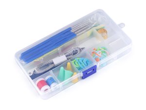 Sada háčků a pomůcek na háčkování v boxu