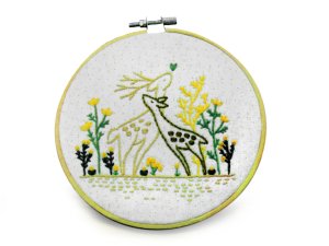 Dětská dárková sada na vyšívání s předtištěným motivem