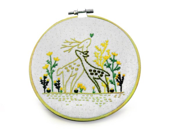 Dětská dárková sada na vyšívání s předtištěným motivem